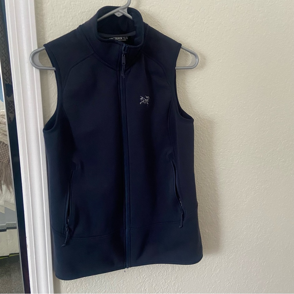 Women’s Arc’teryx Kyanite Vest - Fleecy, Stretchy - size Medium - Navy Blue